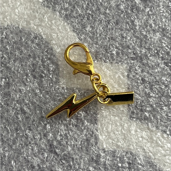 New Gold Toned Lightning Bolt Zipper Pull Bag Charm Keychain - Picture 1 of 5